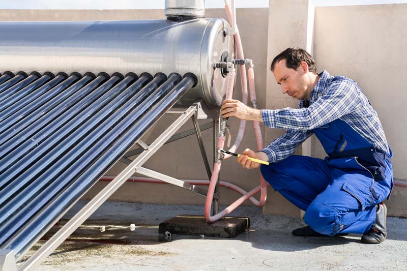 Un spécialiste du dépannage de chauffe-eau solaire à La Réunion